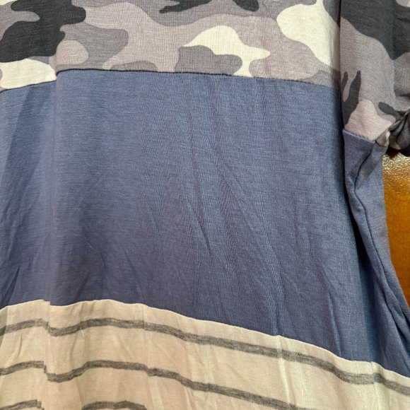 Haptics by Holly Harper Boutique‎ Short Sleeve Top Camo blue mashup - Picture 6 of 10